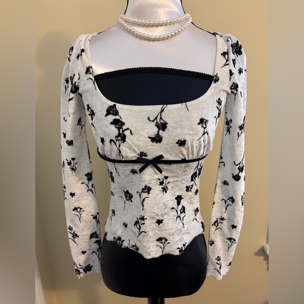 THIRTY THIRTY LA Cute Top with Bow. NWT